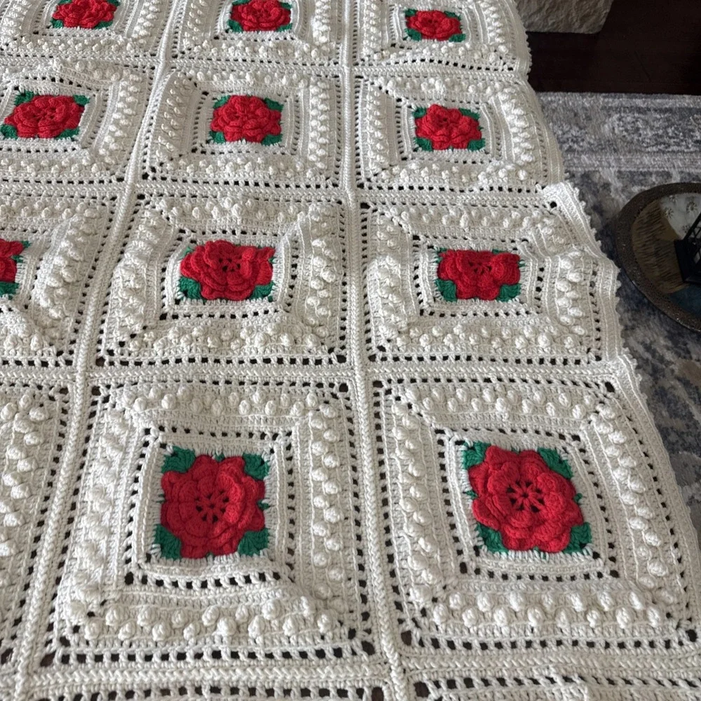 VTG Crocheted Granny Square Afghan Throw Blanket 3D Puffy Red Roses 36